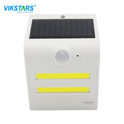 বেড়া দেয়ালের জন্য 1200mAh উজ্জ্বল সৌর চালিত গার্ডেন লাইট 120 ডিগ্রি বিম অ্যাঙ্গেল